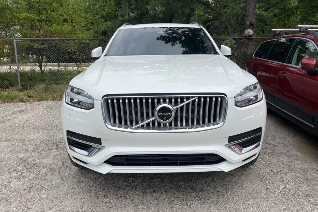 2025 Volvo XC90 T8 Plus photo 1