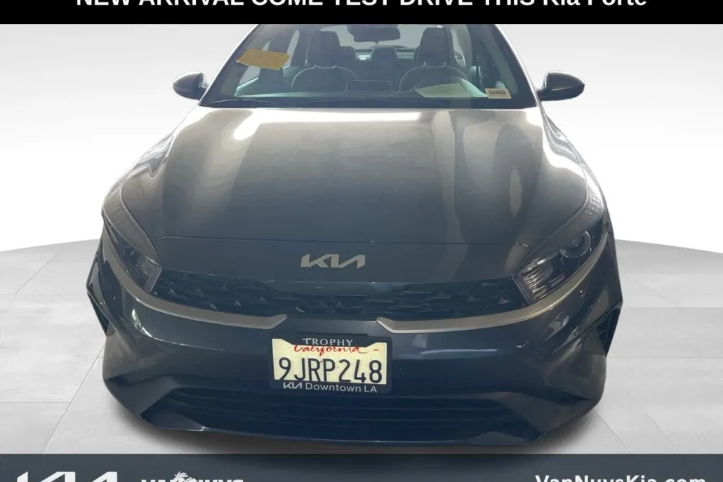 2023 Kia Forte LXS photo 1