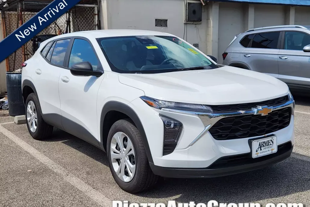 2025 Chevrolet Trax LS photo 1