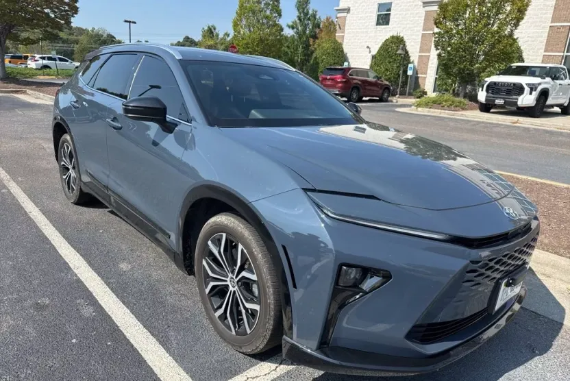 2025 Toyota Crown Signia XLE photo 1