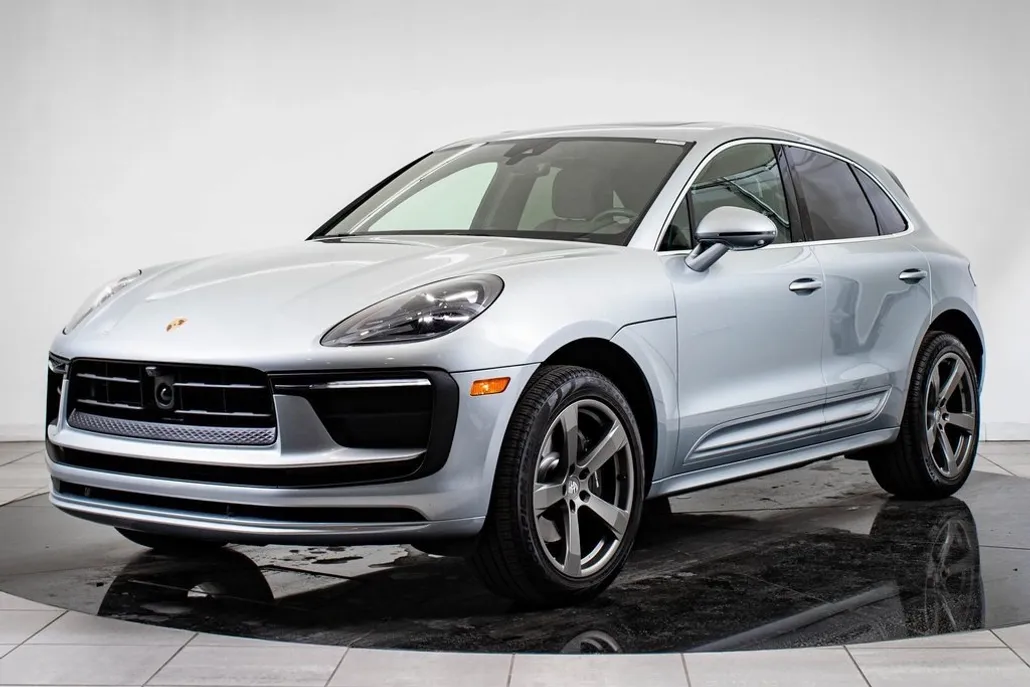 2024 Porsche Macan T photo 1