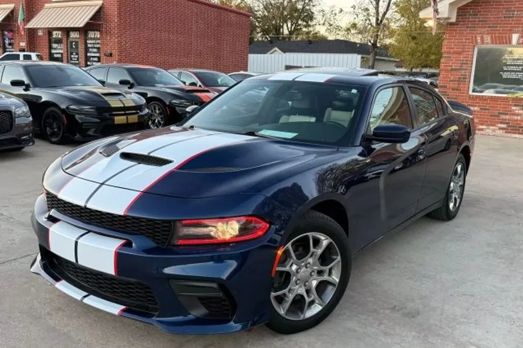 2017 Dodge Charger SXT photo 1