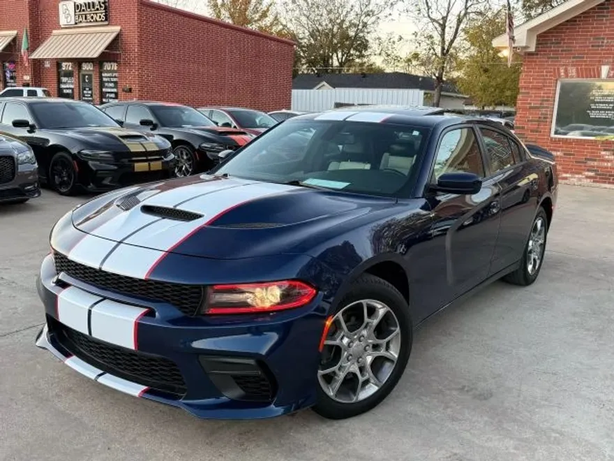 2017 Dodge Charger SXT photo 1