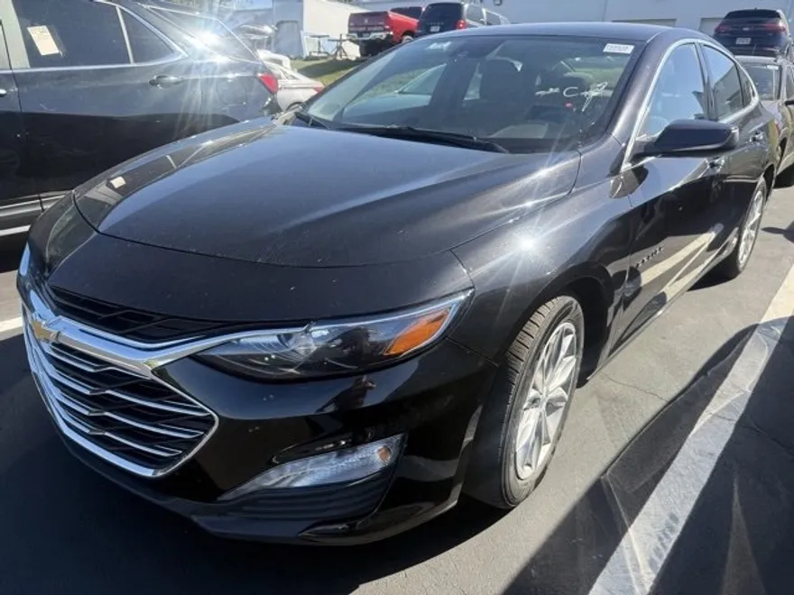 2024 Chevrolet Malibu 1LT photo 1