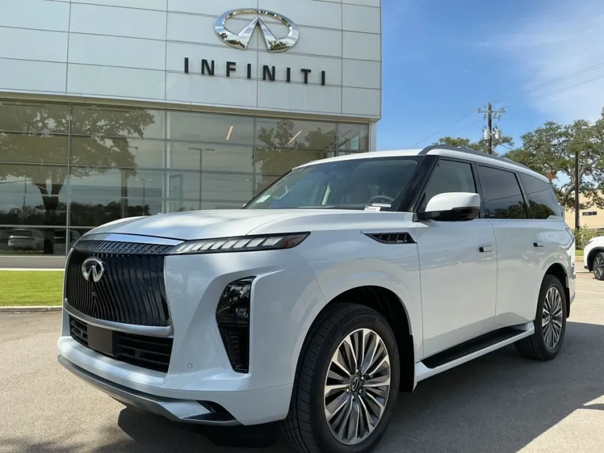 2026 Infiniti QX80 Luxe photo 1