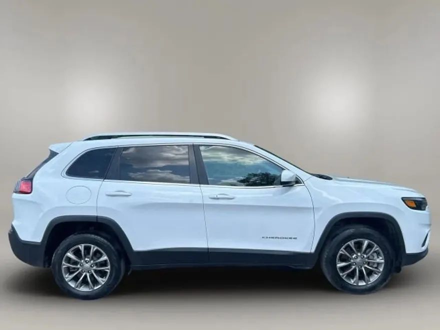 2019 Jeep Cherokee Latitude photo 1