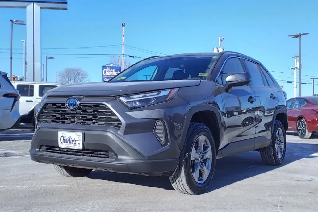 2024 Toyota RAV4 Hybrid XLE photo 1