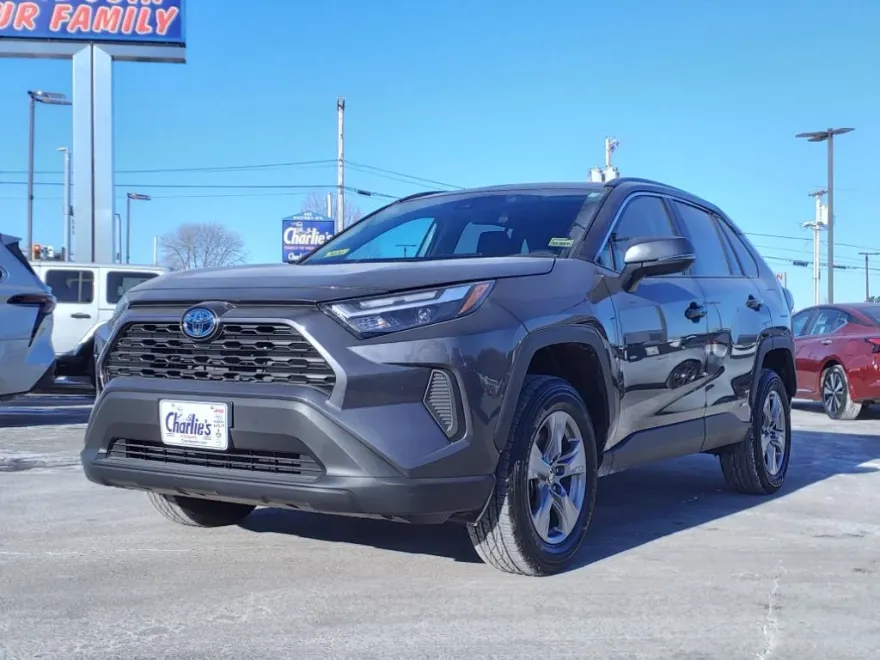 2024 Toyota RAV4 Hybrid XLE photo 1