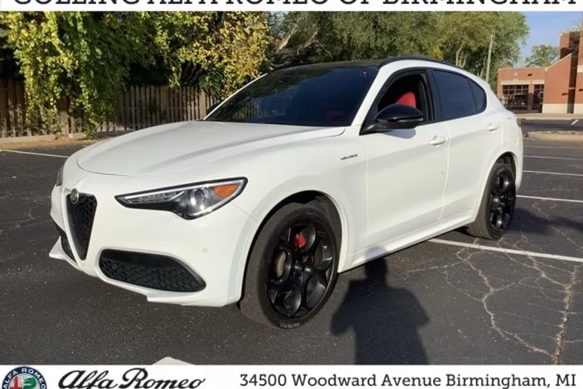 2023 Alfa Romeo Stelvio Ti photo 1