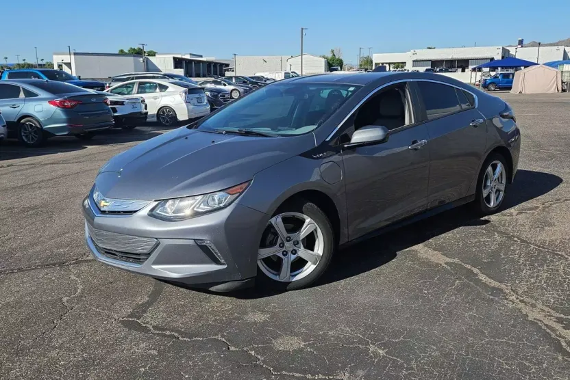 2018 Chevrolet Volt LT photo 1