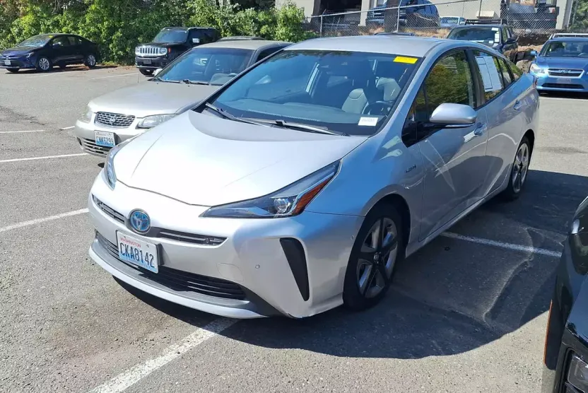 2019 Toyota Prius XLE photo 1