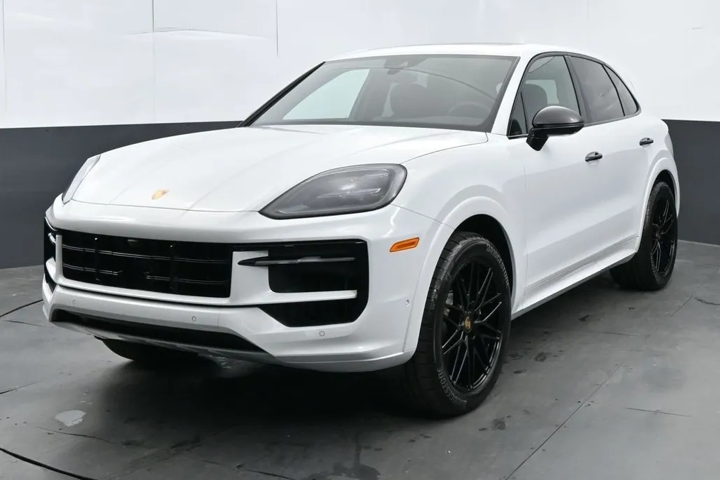 2024 Porsche Cayenne S photo 1