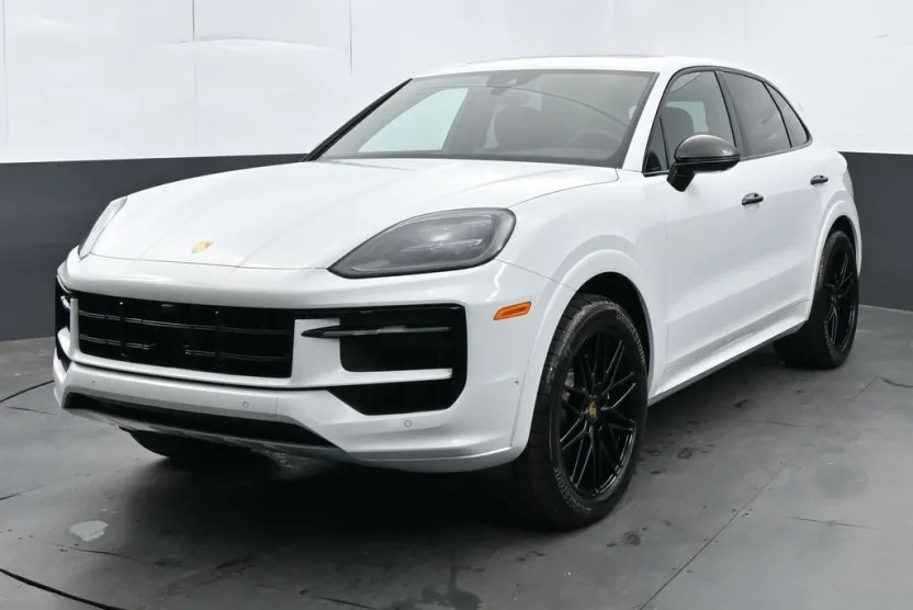 2024 Porsche Cayenne S photo 1