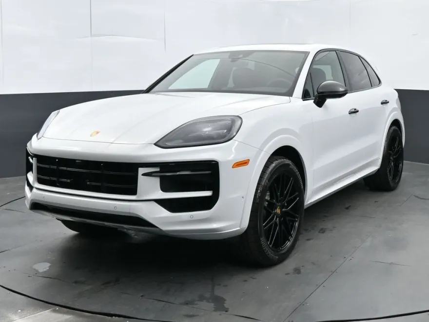 2024 Porsche Cayenne S photo 1