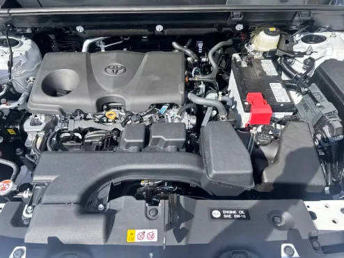2025 Toyota RAV4 XLE photo 4
