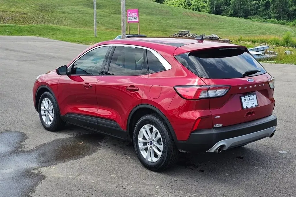 2021 Ford Escape SE photo 1