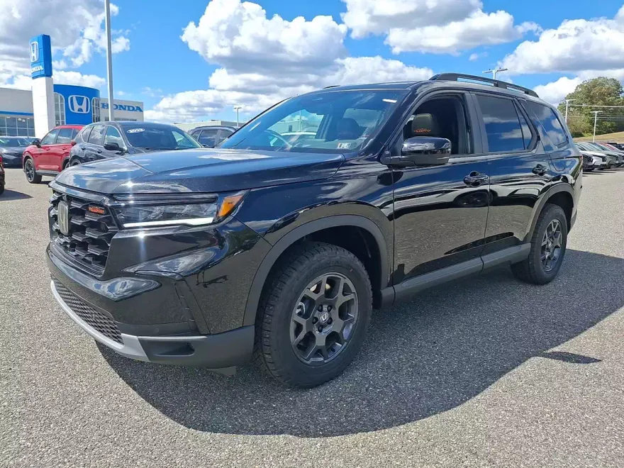 2025 Honda Pilot TrailSport photo 1