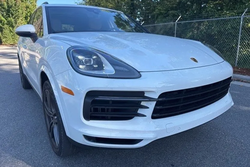 2022 Porsche Cayenne Base photo 1