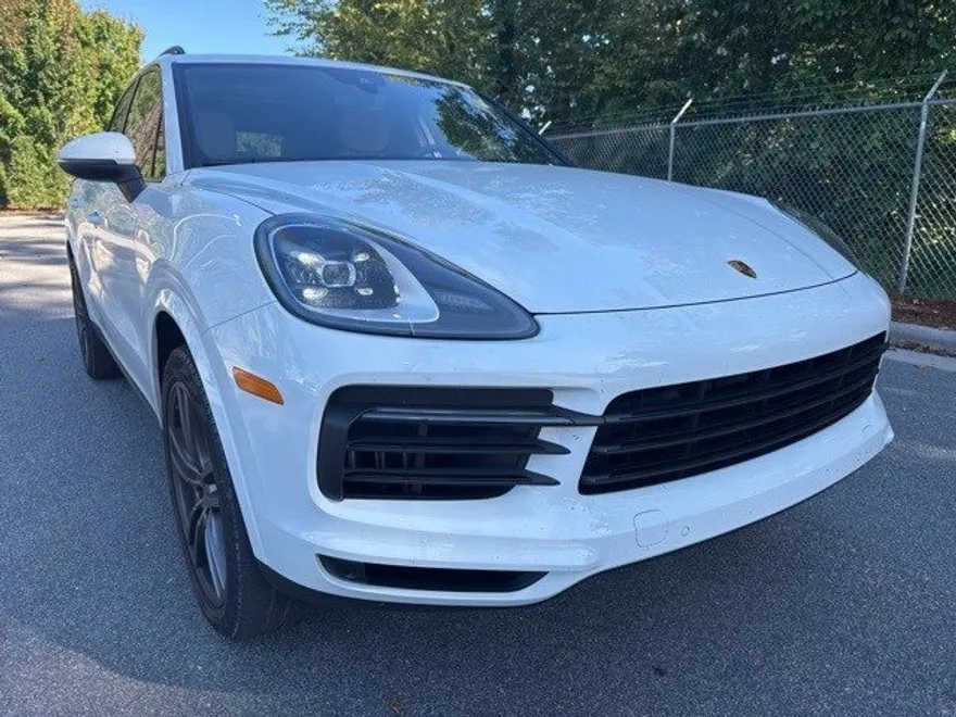 2022 Porsche Cayenne Base photo 1