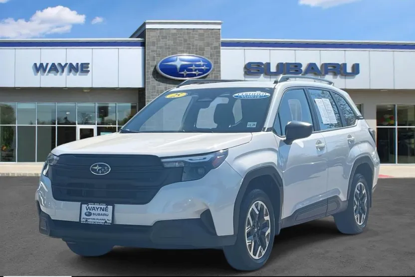 2025 Subaru Forester Base photo 1