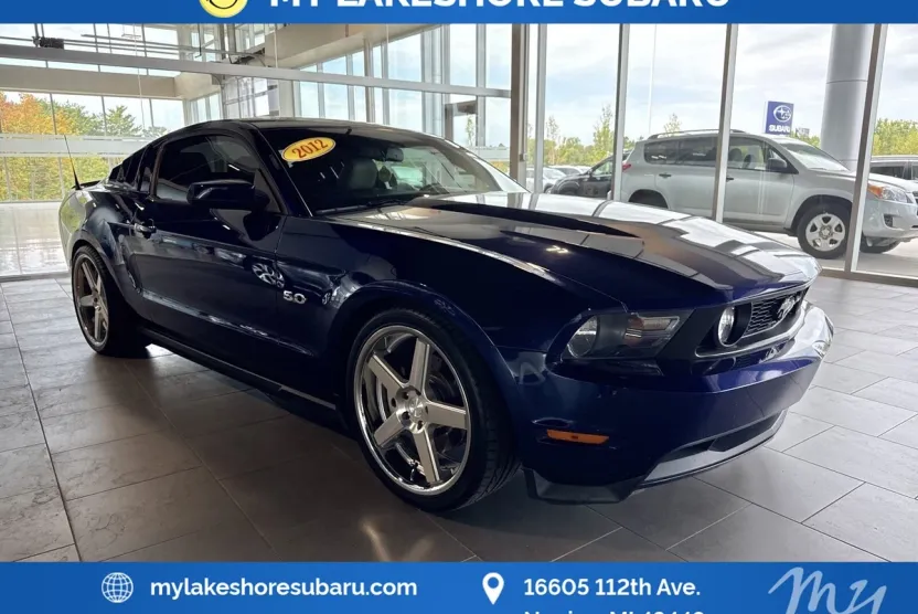2012 Ford Mustang GT Premium photo 1