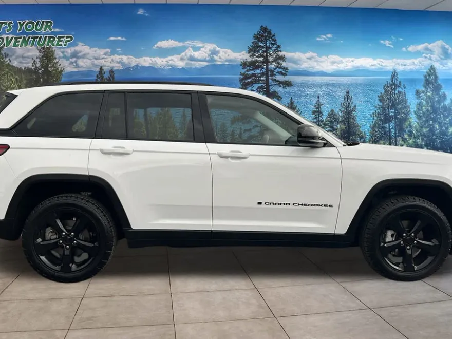 2023 Jeep Grand Cherokee Limited photo 1