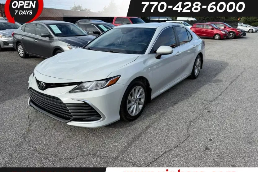 2022 Toyota Camry LE photo 1