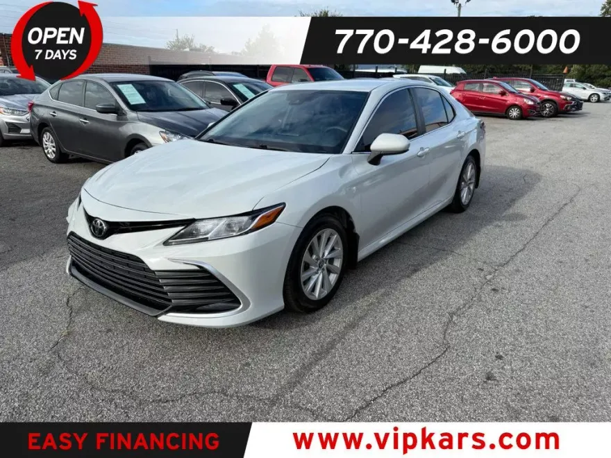 2022 Toyota Camry LE photo 1