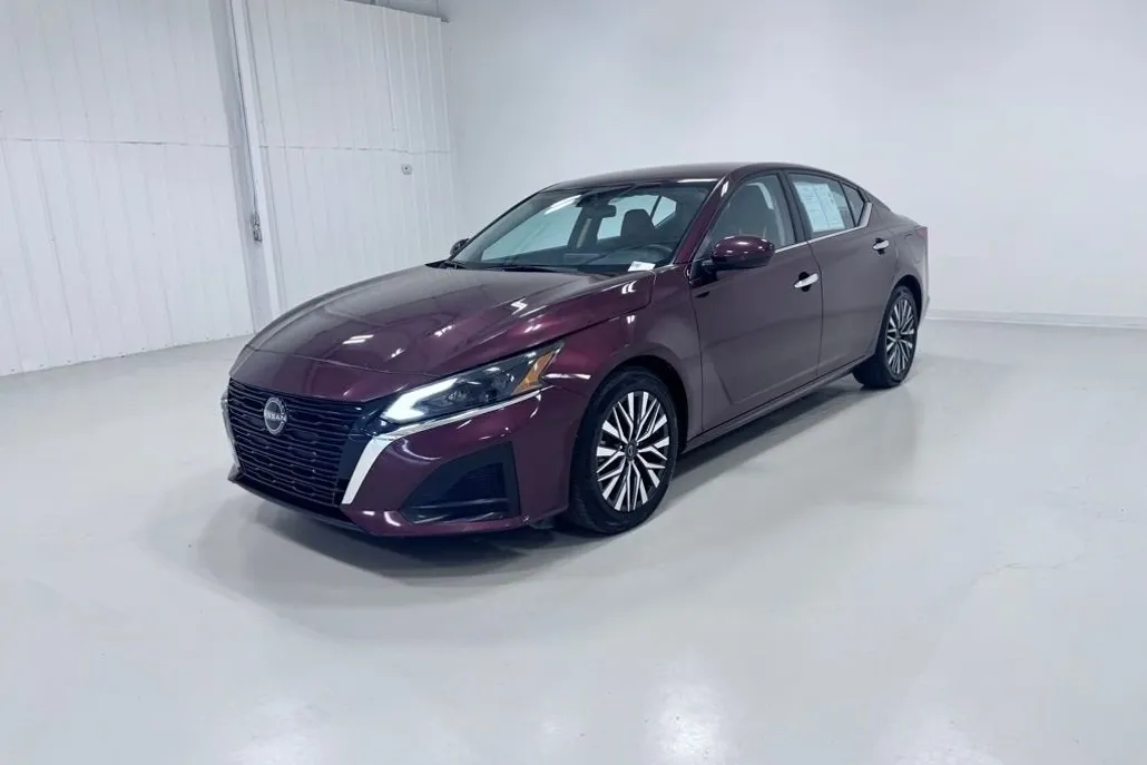 2023 Nissan Altima 2.5 SV photo 1