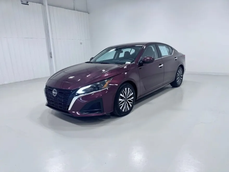 2023 Nissan Altima 2.5 SV photo 1