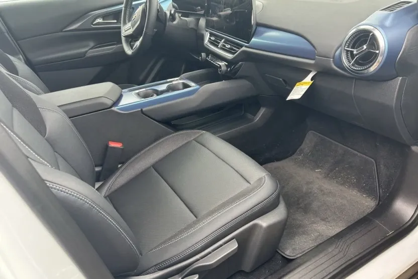 2025 Chevrolet Equinox EV 1LT photo 1