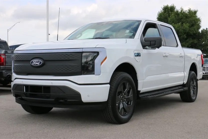 2025 Ford F-150 Lightning photo 1