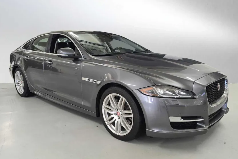 2019 Jaguar XJ R-Sport photo 1