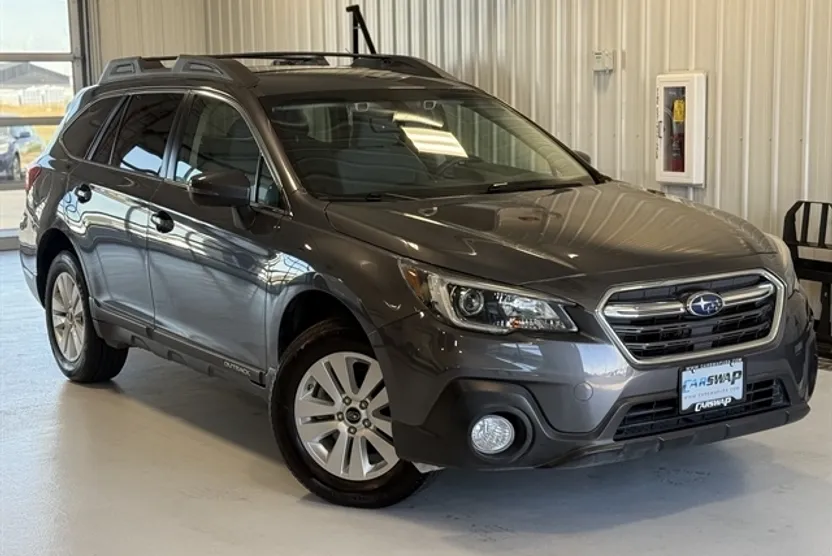 2019 Subaru Outback Premium photo 1