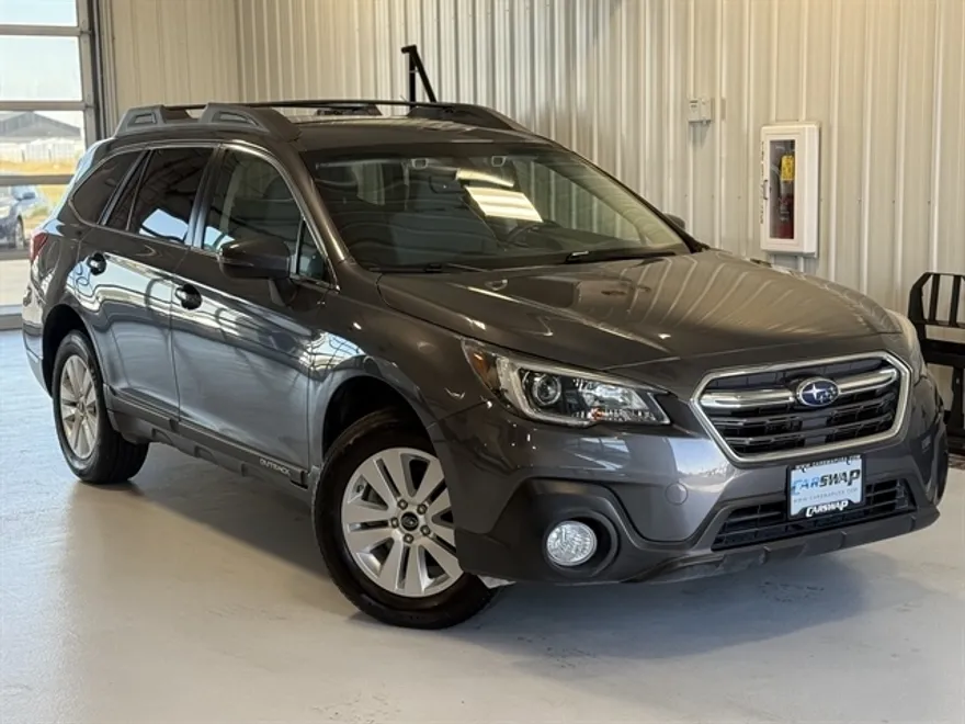 2019 Subaru Outback Premium photo 1
