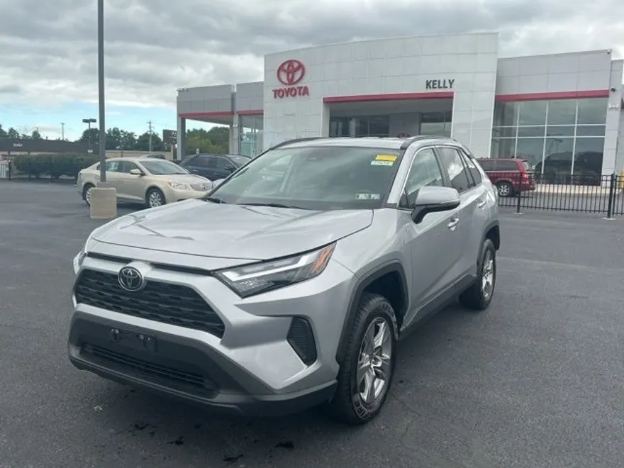 2024 Toyota RAV4 XLE photo 1