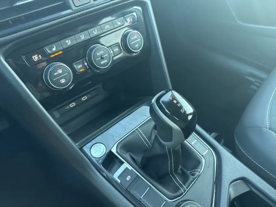 2024 Volkswagen Taos SE photo 14