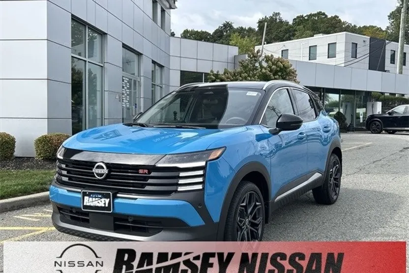 2025 Nissan Kicks SR photo 1