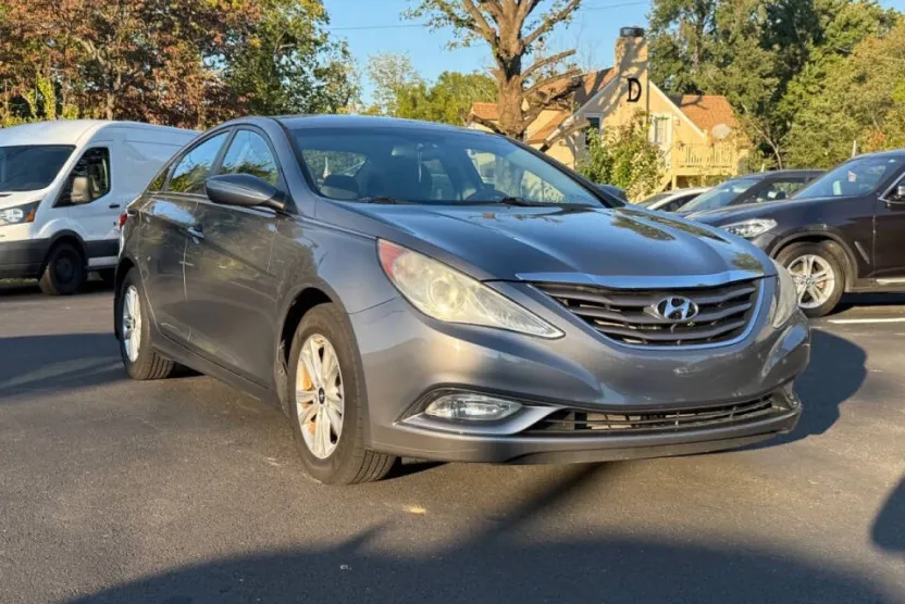 2013 Hyundai Sonata GLS photo 1