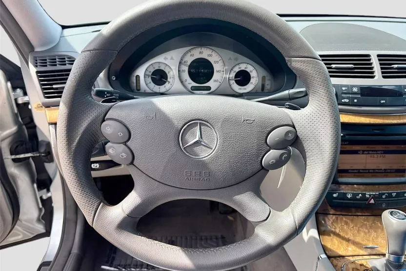 2009 Mercedes Benz E Sport photo 1