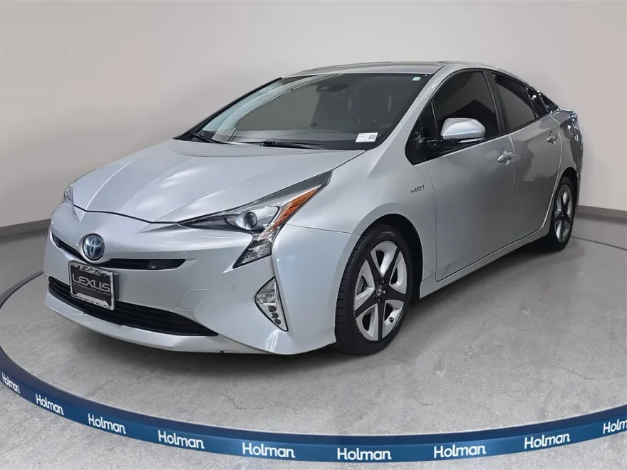 2018 Toyota Prius Three photo 1