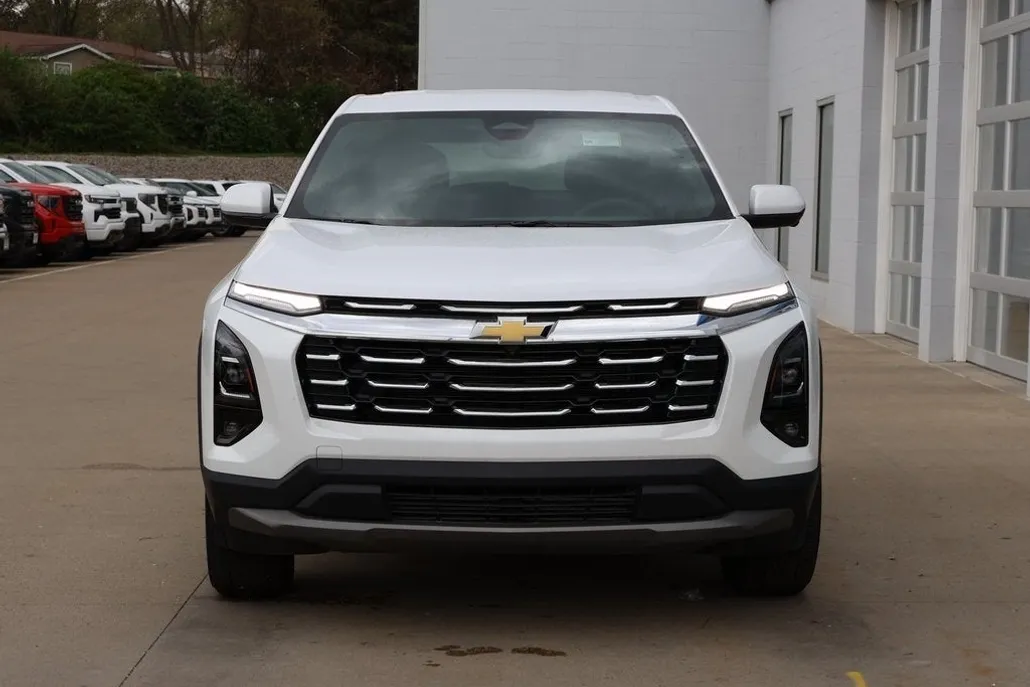 2025 Chevrolet Equinox LT photo 1