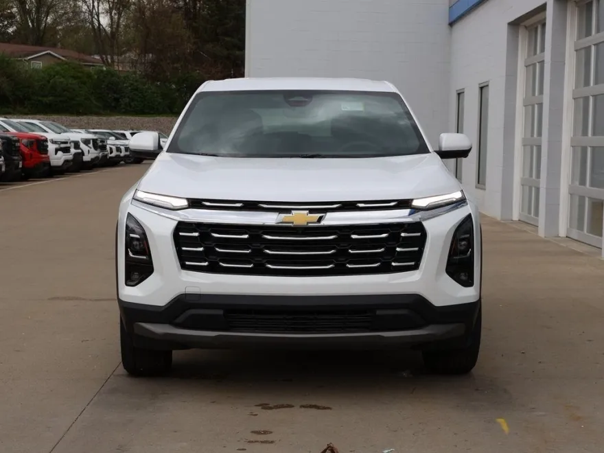 2025 Chevrolet Equinox LT photo 1