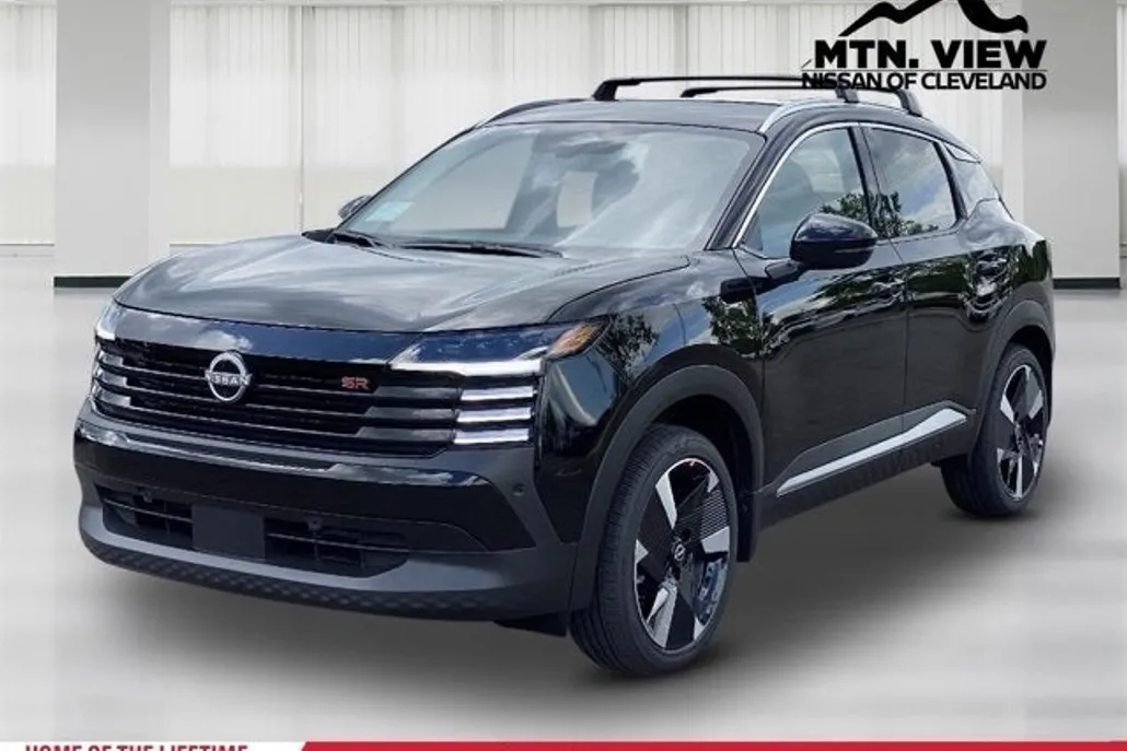 2025 Nissan Kicks SR photo 1