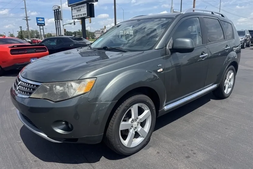2009 Mitsubishi Outlander XLS photo 1