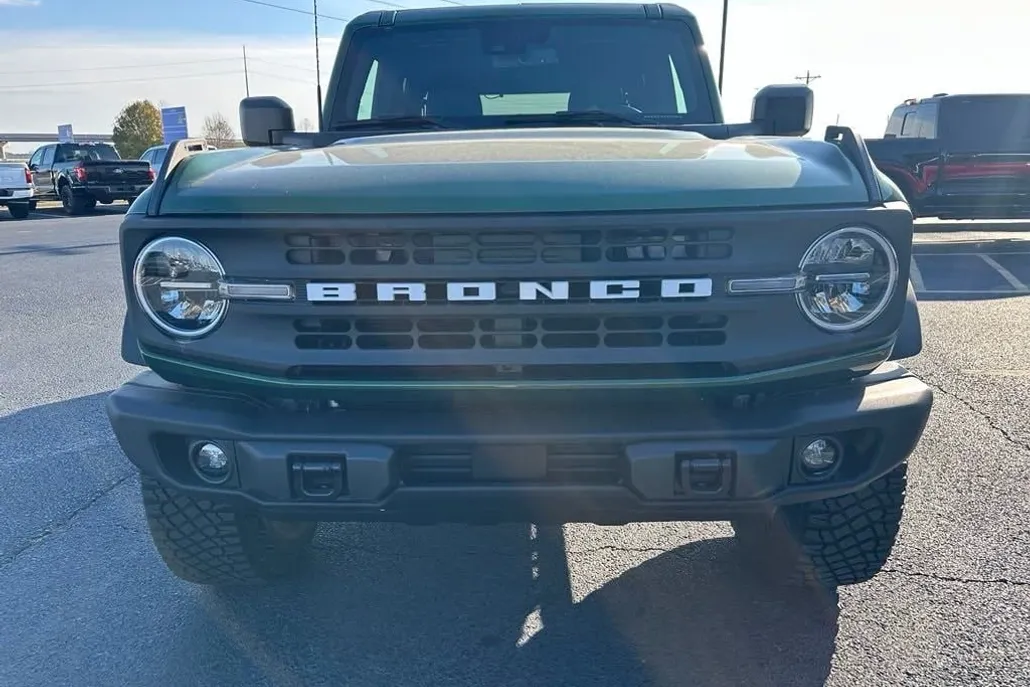 2024 Ford Bronco Black Diamond photo 1