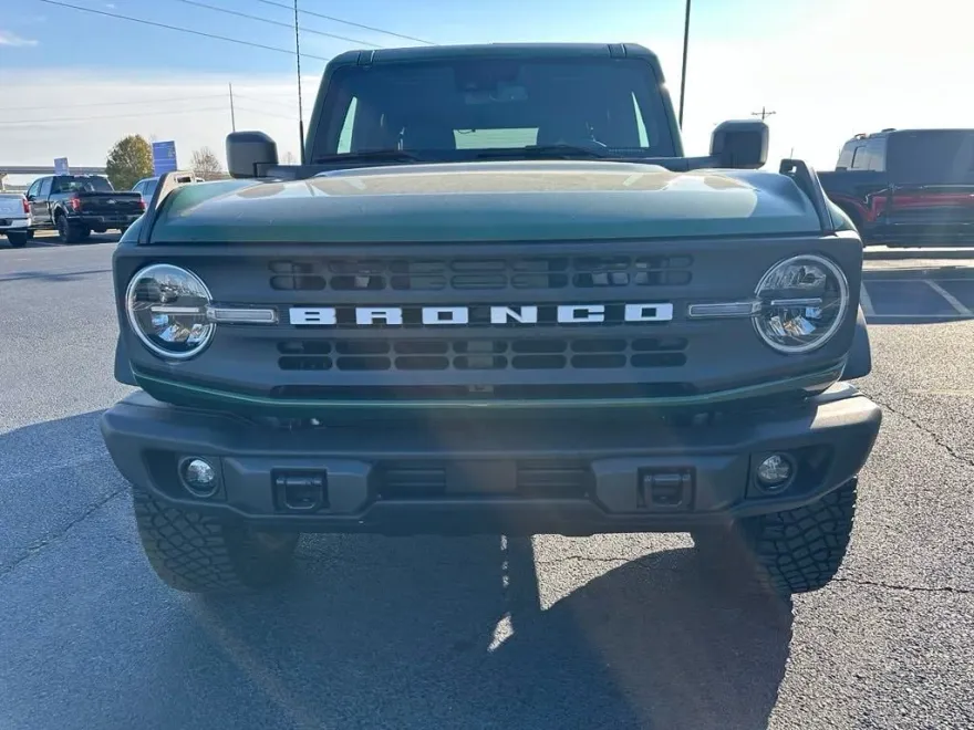 2024 Ford Bronco Black Diamond photo 1