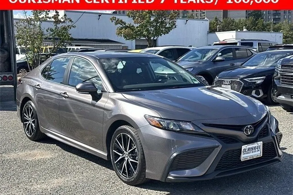 2024 Toyota Camry SE photo 1