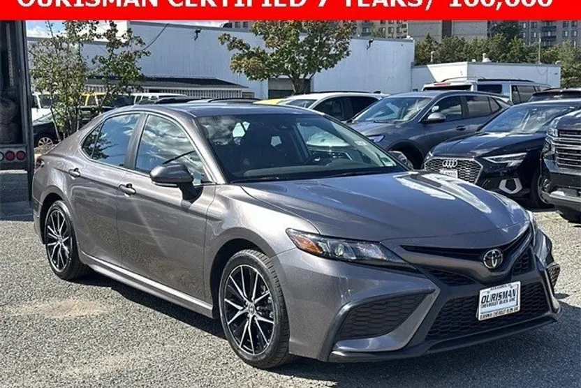 2024 Toyota Camry SE photo 1