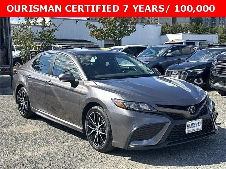 2024 Toyota Camry SE photo 1
